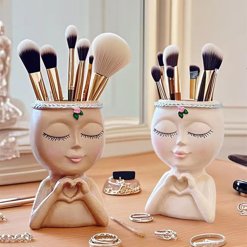 Heart Girl Desk Pen Holder – product view 3