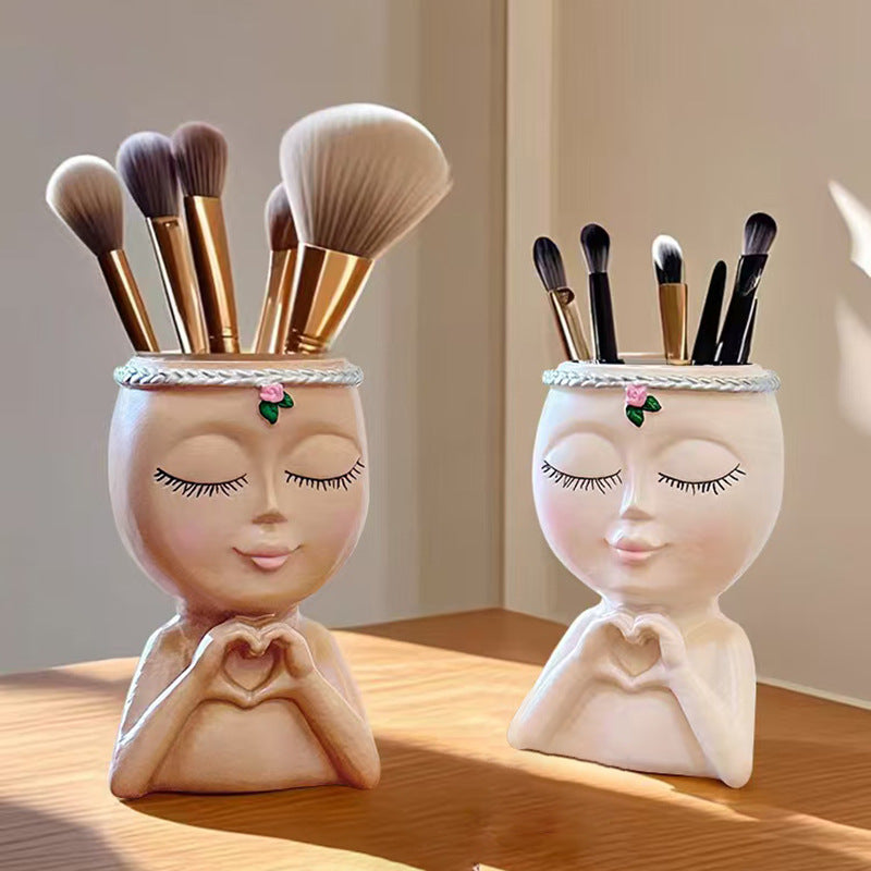 Heart Girl Desk Pen Holder – product view 4