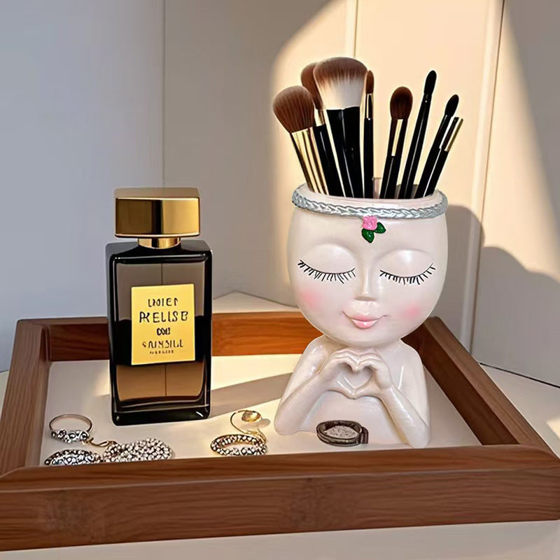 Heart Girl Desk Pen Holder – product view 2